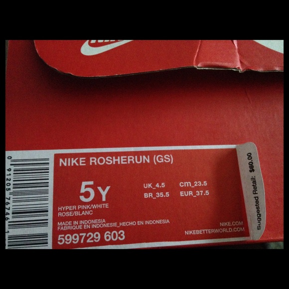 Brand New Nike Roshe Run!!!!