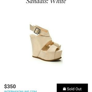 Vera Wang Lavendar label cream wedges Vera Wang Lavendar label cream wedges