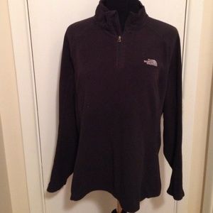 North face black pull over.