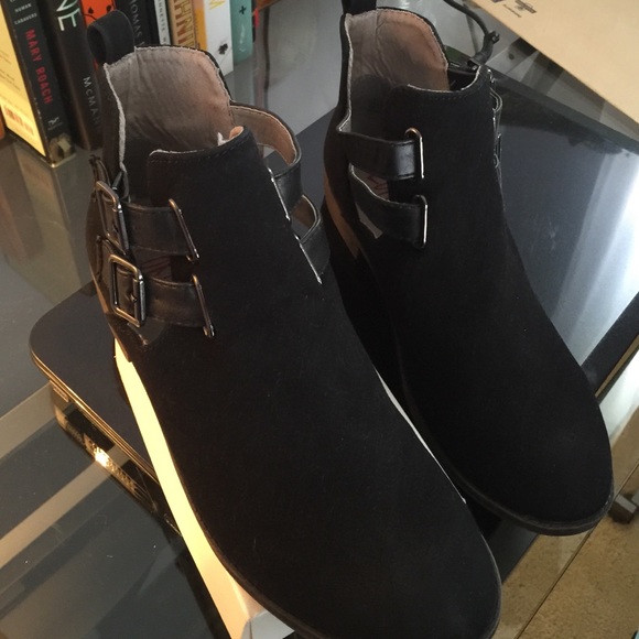 Brand New - Size 7 1/2 Booties