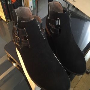 Brand New - Size 7 1/2 Booties