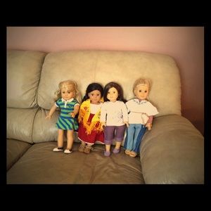 🔴SOLD🔴 American Girls and their original outfits