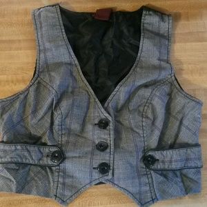 Medium cropped vest
