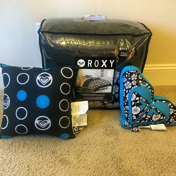 Roxy Alexis Bedding and Pillows