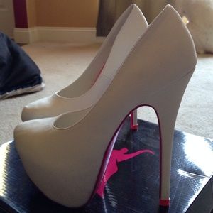 Size 8 Shiekh brand white pumps