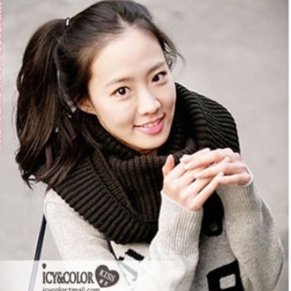 Classic black knit scarf - Picture 1 of 4