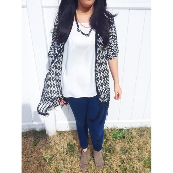 🚫sold🚫Fringed Kimono 🎀 - Picture 2 of 3