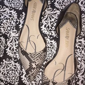 Pointy toe New Sam & Libby snake print flats 6.5