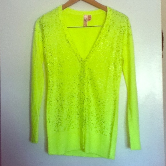 Neon yellow v-necked cardigan