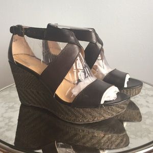 NWOT Platform sandal