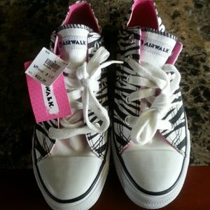 Airwalk women's tennis shoes