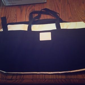 Vs nice bag holds a lot duffle bag nwt
