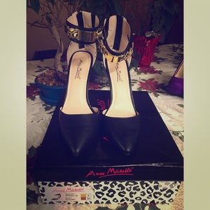 BRAND NEW IN BOX pointed toe black heels