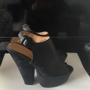 Clog heels black