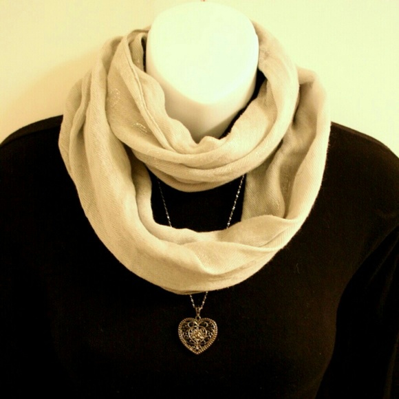 ***SOLD*** Black gem heart necklace - Picture 4 of 4