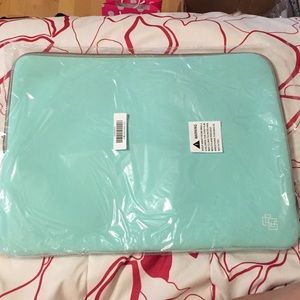 17" Mint laptop case