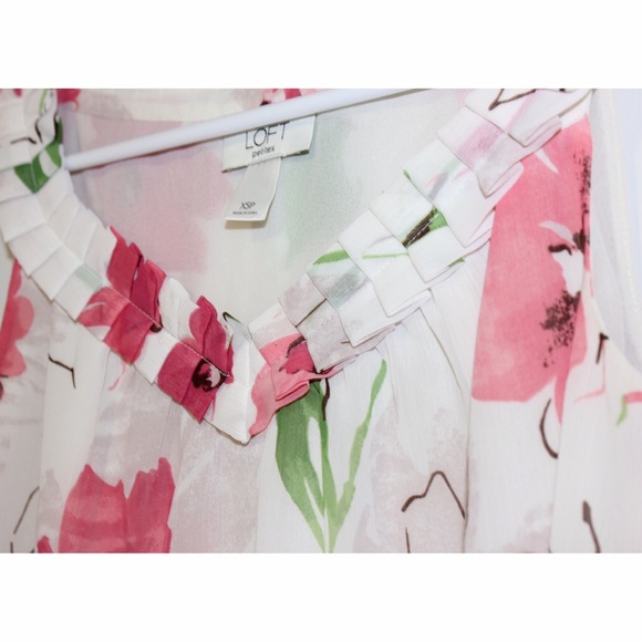 Spring LOFT Floral Top - Picture 2 of 3