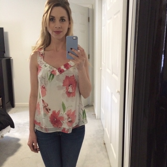 Spring LOFT Floral Top - Picture 3 of 3