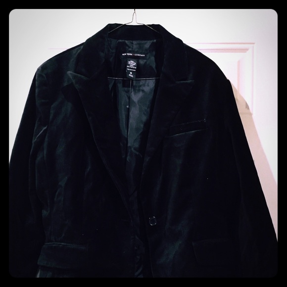 💖REDUCED💖!! New York & Co black velour blazer!!