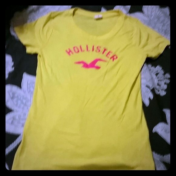 ♤Sold♤ in bundle Yellow Hollister shirt - Picture 1 of 2