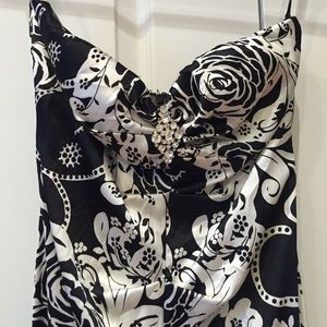 NWT Black & White XSCAPE Evening Dress Small (2-6)