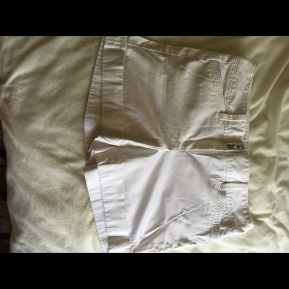 WHITE HOUSE BLACK MARKET SHORTS SZ 4