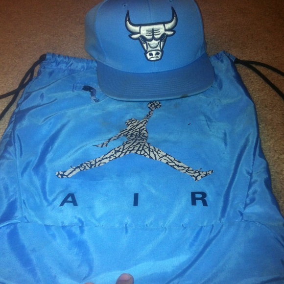 Bulls hat & Jordan bag