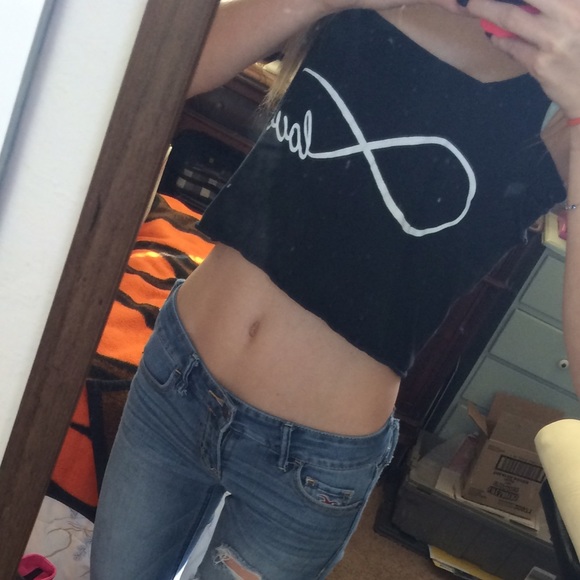 black crop top - Picture 4 of 4