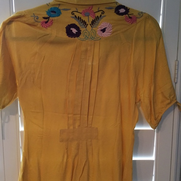 ✂️PRICE DROP ✂️Yellow button silk cotton blouse - Picture 4 of 4