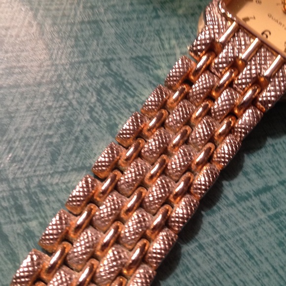 Panther Quartz Wrist Watch - Picture 3 of 3