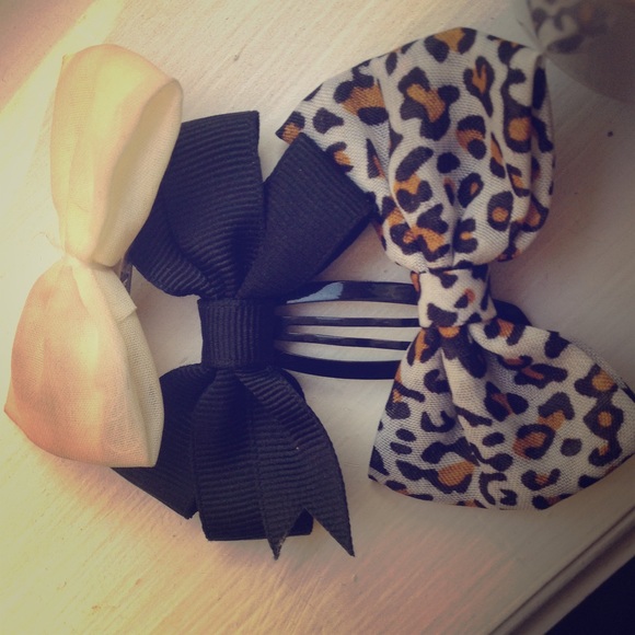 3 bundled bows