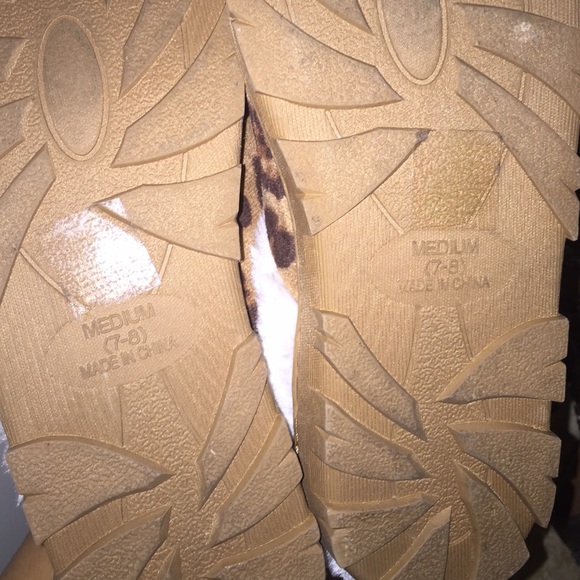 Cheeta print slippers - Picture 2 of 2