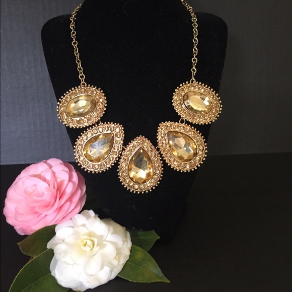 Gold fashion necklace