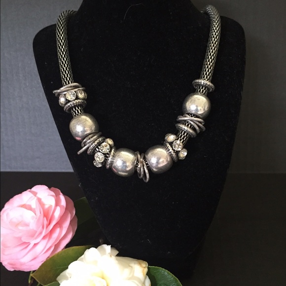Bold fashion necklace