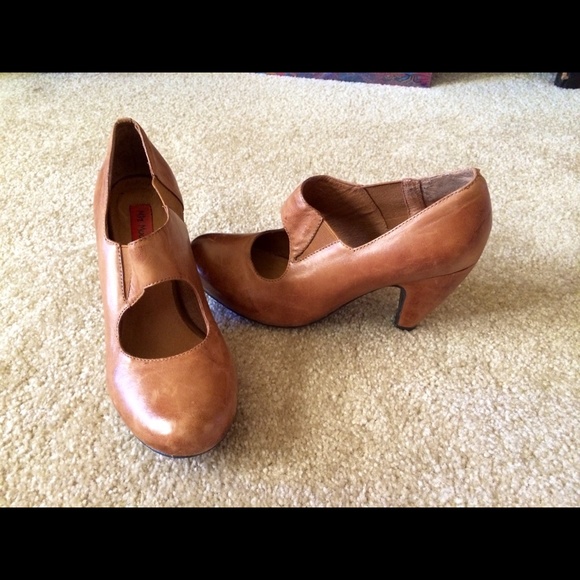 Leather high heels size 6.5 !!