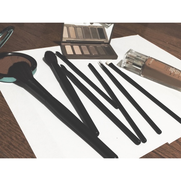 Set of Brushes (no name)