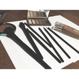 Set of Brushes (no name)