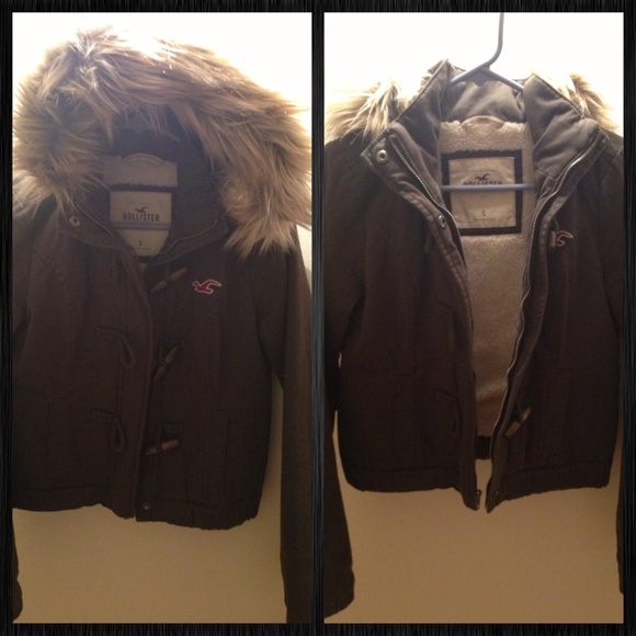 Dark green Hollister jacket with faux fur hood
