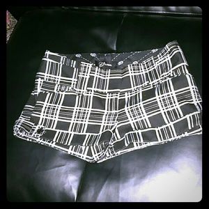 Guess Plaid Shorts ON HOLD 🚫