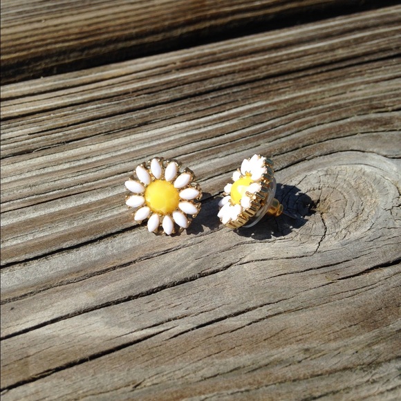 Yellow and White Daisy Flower Earrings -Easter! - Picture 2 of 2