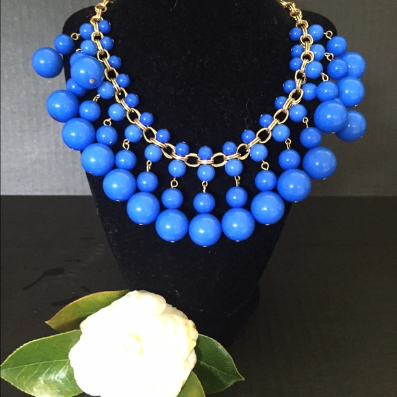 Vibrant blue fashion necklace