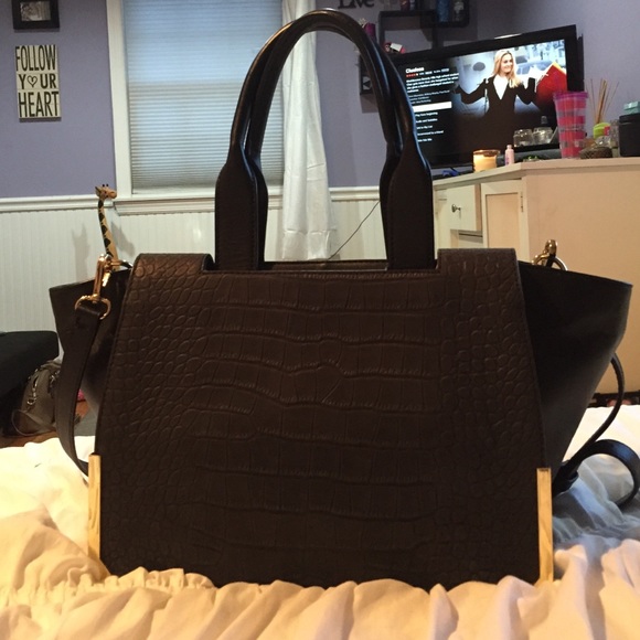 Vince Camuto Handbags - Vince Camuto black satchel bag