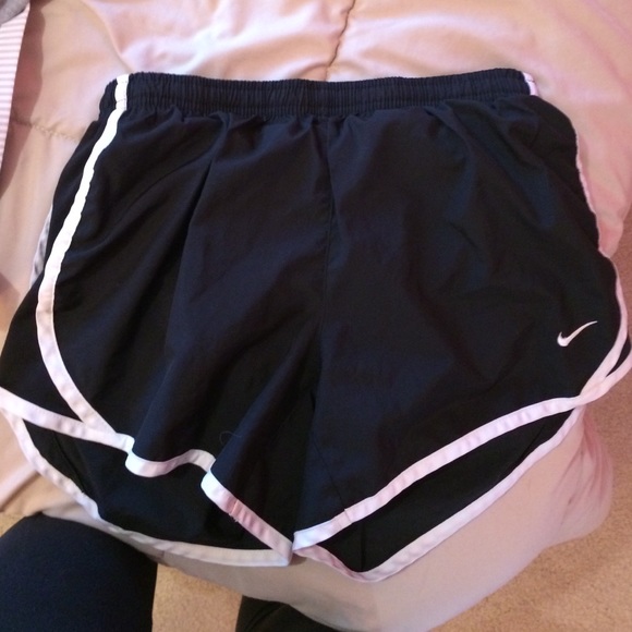 HOLDING💥NIKE black shorts