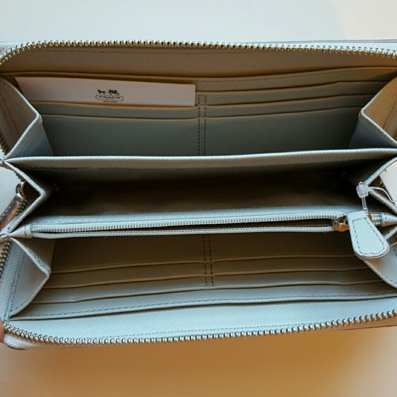 Coach Peyton Snow Queen Wallet - Picture 2 of 4