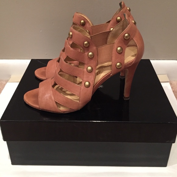 Boutique9 sz 7.5 Tan leather with studs