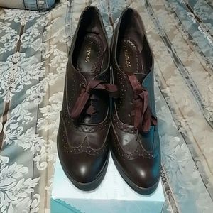 Maurice NWT Ivy Heeled Oxford Shoe