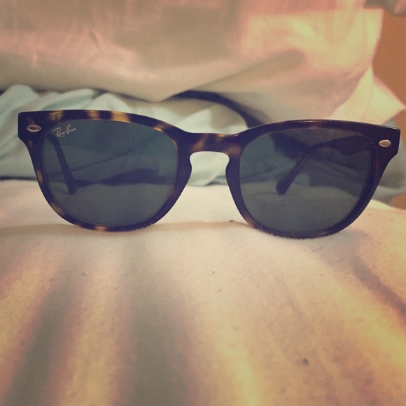 ✨RESERVED✨100% Authentic Ray-Ban sunglasses