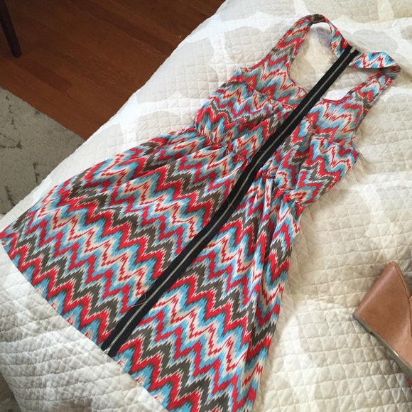 🚫SOLD🚫Zip-up Aztec dress - Picture 2 of 4