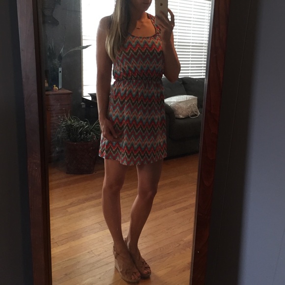 🚫SOLD🚫Zip-up Aztec dress - Picture 3 of 4