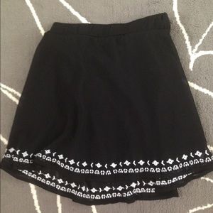 PacSun black and white small skirt
